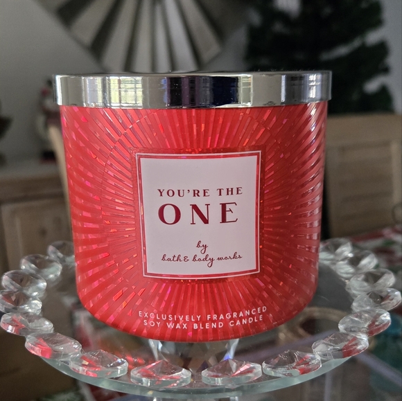 Bath & Body Works You're the One Red Candle - Picture 8 of 8